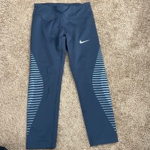 Nike crop leggings